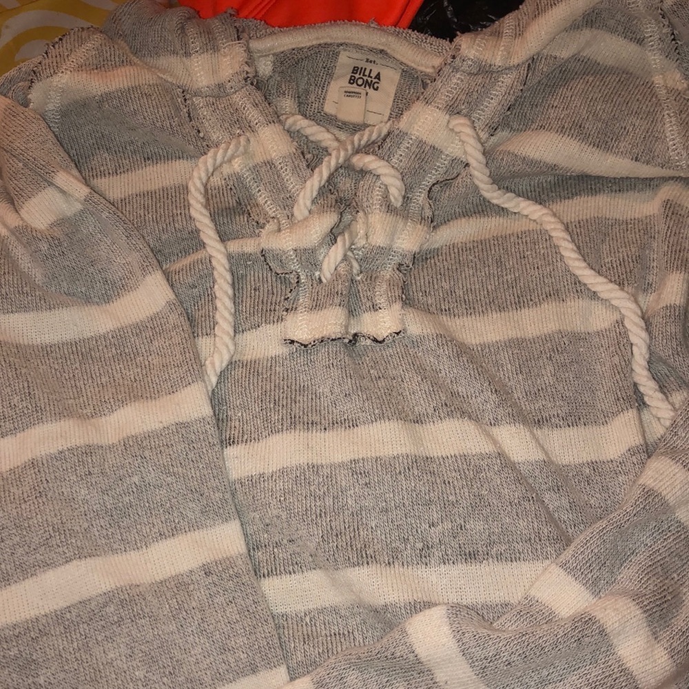 billabong grey and white hoodie
